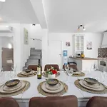 Enchanting Vacation With Pool And Jacuzzi Villa *