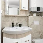 Villa Enchanting Vacation With Pool And Jacuzzi Krnica