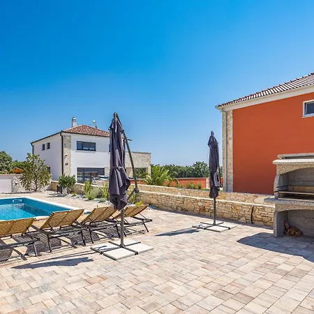 Villa Enchanting Vacation With Pool And Jacuzzi *