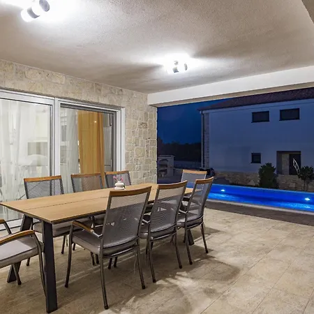 Enchanting Vacation With Pool And Jacuzzi Krnica