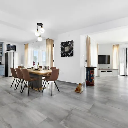 Enchanting Vacation With Pool And Jacuzzi Villa Krnica