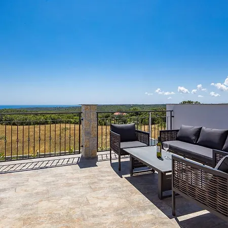 Villa Enchanting Vacation With Pool And Jacuzzi Krnica