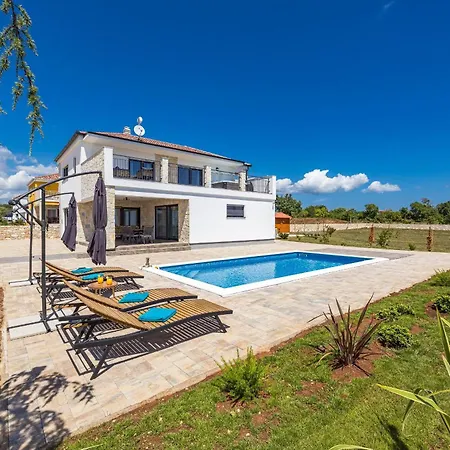 Villa Enchanting Vacation With Pool And Jacuzzi Krnica