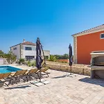 Willa Enchanting Vacation With Pool And Jacuzzi *