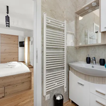 Enchanting Vacation With Pool And Jacuzzi Villa