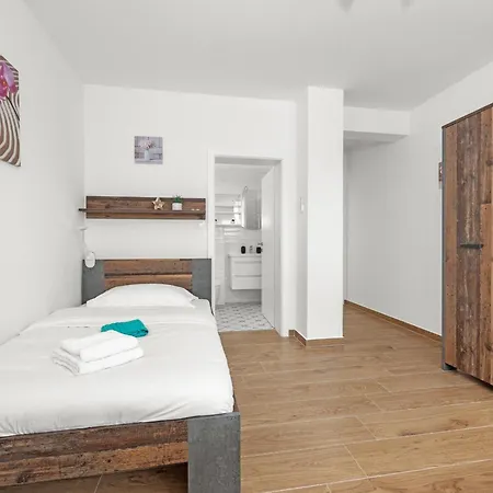 Villa Enchanting Vacation With Pool And Jacuzzi Krnica
