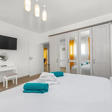Villa Enchanting Vacation With Pool And Jacuzzi Krnica