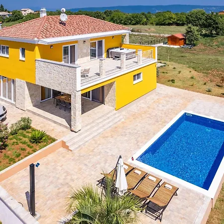 Enchanting Vacation With Pool And Jacuzzi Villa *