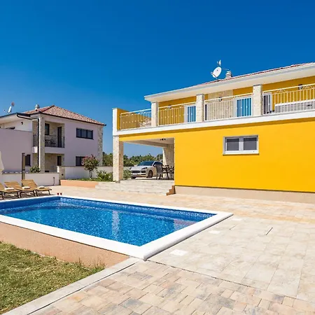 Enchanting Vacation With Pool And Jacuzzi * Krnica
