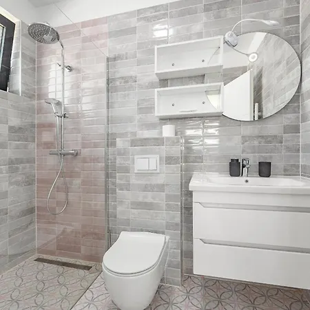 Enchanting Vacation With Pool And Jacuzzi Villa Krnica