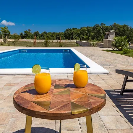 Enchanting Vacation With Pool And Jacuzzi * Krnica