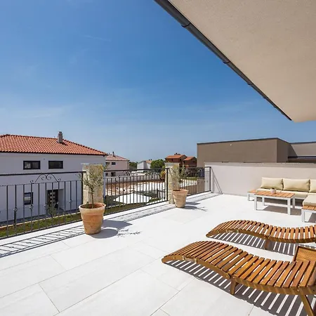 Enchanting Vacation With Pool And Jacuzzi Villa Krnica