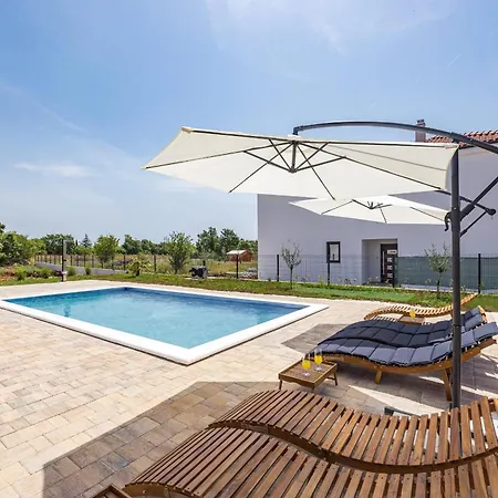 Villa Enchanting Vacation With Pool And Jacuzzi Krnica