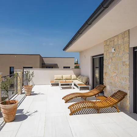 Villa Enchanting Vacation With Pool And Jacuzzi Krnica